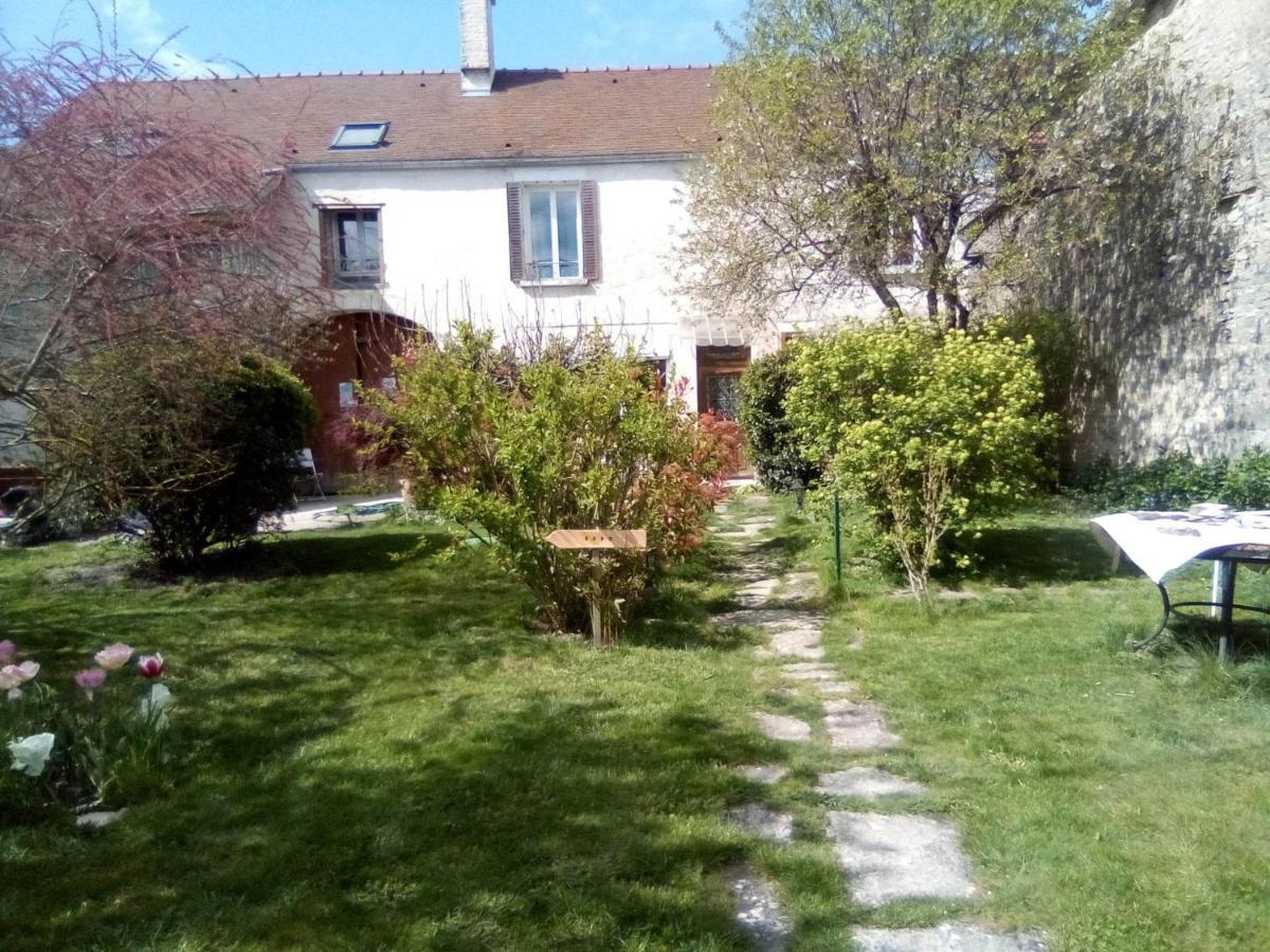 La Grille Fleurie, Chambres D'Hote Chez L'Habitant Arthonnay Buitenkant foto