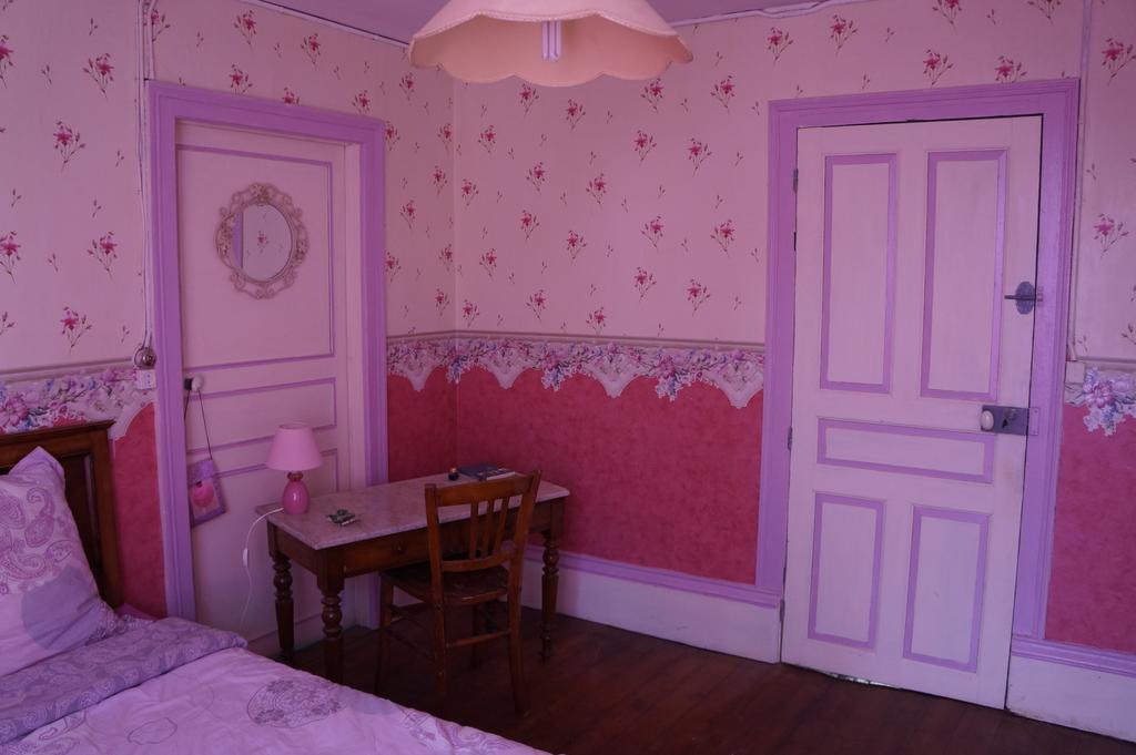 La Grille Fleurie, Chambres D'Hote Chez L'Habitant Arthonnay Buitenkant foto