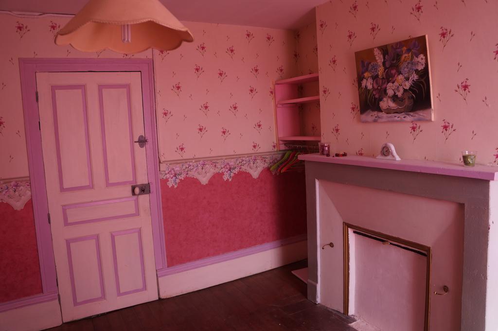 La Grille Fleurie, Chambres D'Hote Chez L'Habitant Arthonnay Buitenkant foto